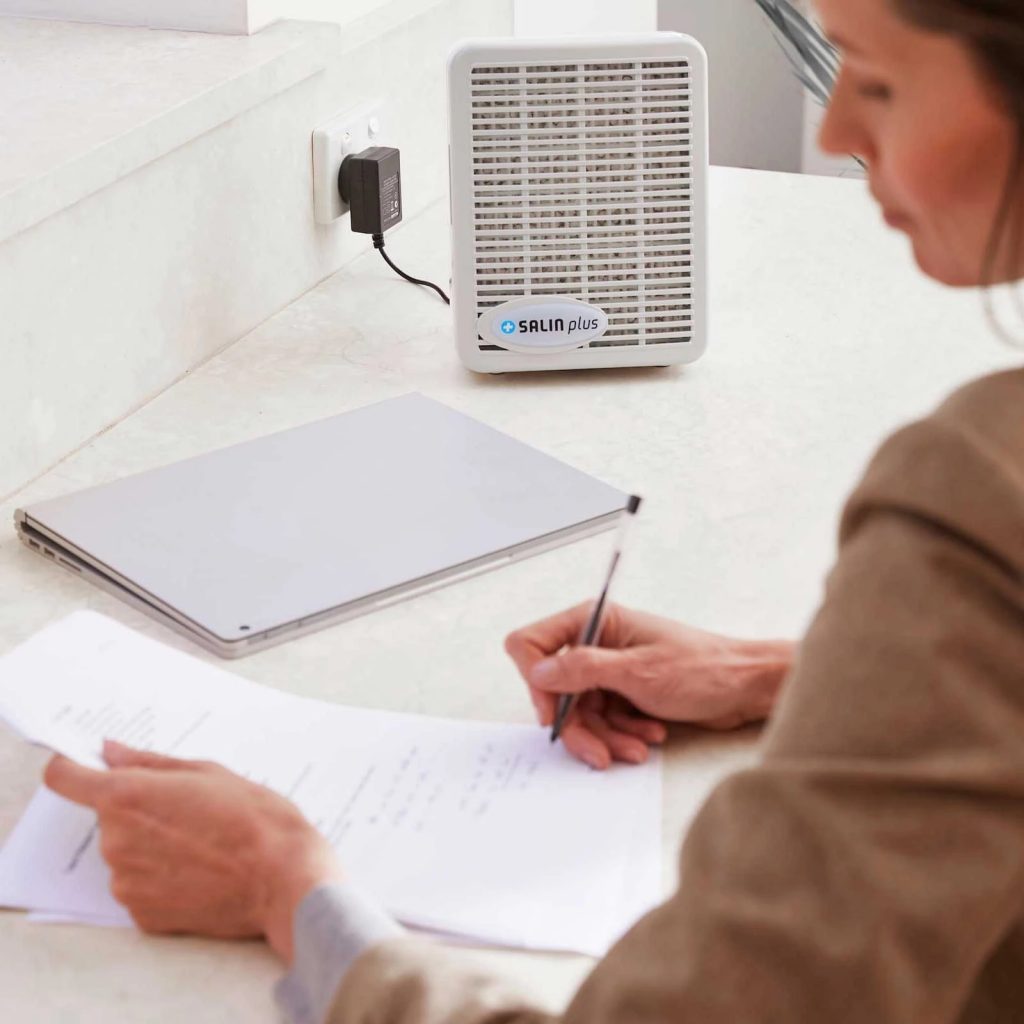 salin-plus-salt-therapy-device-at-work