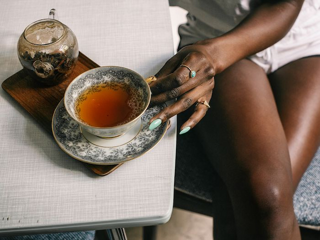 woman drinking ceylon tea