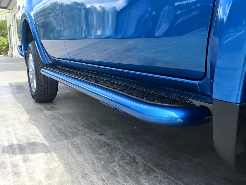 Side steps on Mitsubishi Triton