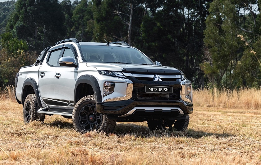 Mitsubishi Triton with Widow Visors