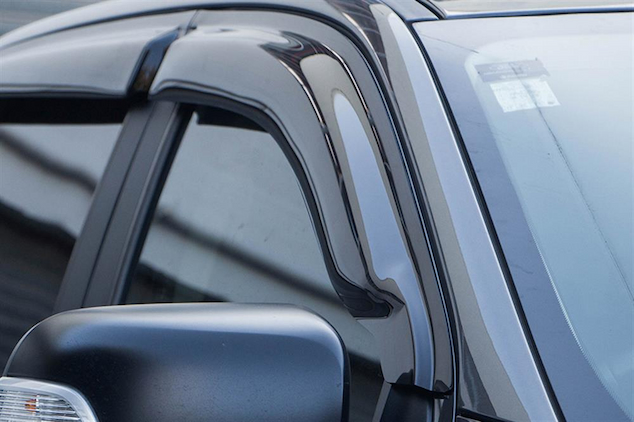 mitsubishi-triton-window-visors